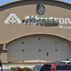 Albertsons makes bid to purchase old Lompoc store | Local ...