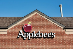 This Applebee\'s Customer Found a Fingertip in Her Salad | Time