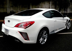 Aston Martin replica based on Hyundai Genesis |