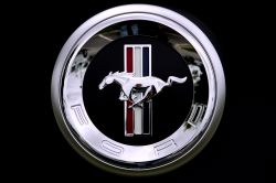 Mustang Logo Wallpaper Photo #Clx | Ford mustang logo ...