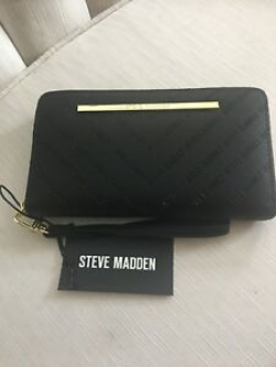 Details about STEVE MADDEN WALLET BLACK WRIST LET CHEVRON STAMPED LOGO  SMALL LETTERS BZIPC