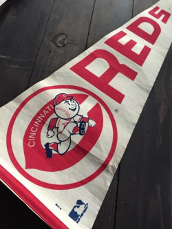 Vintage Cincinnati Reds Major League Baseball Pennant Souvenir Early Flag