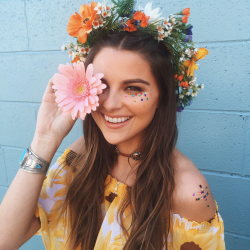 Mumu Festival | Coachella makeup, Flower headband hippie ...