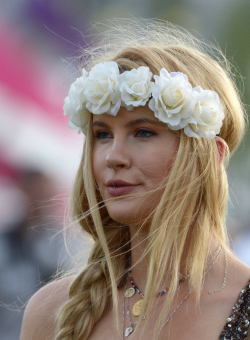 Coachella Beauty Street Style: Flower Crowns and Braids You ...