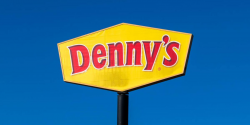 Texas couple buys car for Denny\'s waitress in Galveston