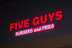 FIVE GUYS BURGER AND FRIES - Paris