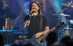 Watch Dave Grohl\'s 8-year-old daughter drum with the Foo ...