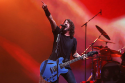 Foo Fighters Rickroll Reading Festival, Jam with Dave ...
