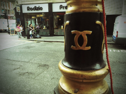 Is The Coco Chanel Logo Really On London\'s Lampposts ...