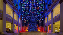 Macy\'s Christmas Light Show at Macy\'s Center City — Visit ...