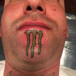 Monster chin : trashy