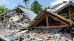 Deadly Earthquake Strikes Tourist Destination in Indonesia