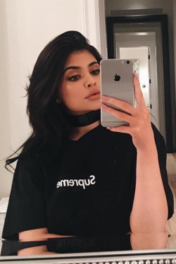Kylie Jenner wearing Supreme Black Box Logo Tee in 2019 ...