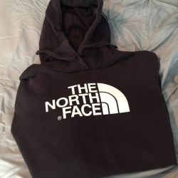 The North Face logo hoodie in black!