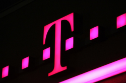 T-Mobile owner sends in legal heavies to lean on small Brit ...