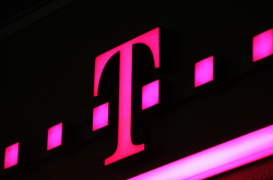 T-Mobile owner sends in legal heavies to lean on small Brit ...