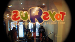 Toys \'R\' Us will close all stores, 33,000 American jobs at ...