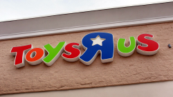 Toys \'R\' Us is back with its first new store in the U.S. ...