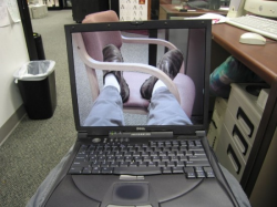 23 Amazing Optical Illusion Of Transparent Screen - FunCage